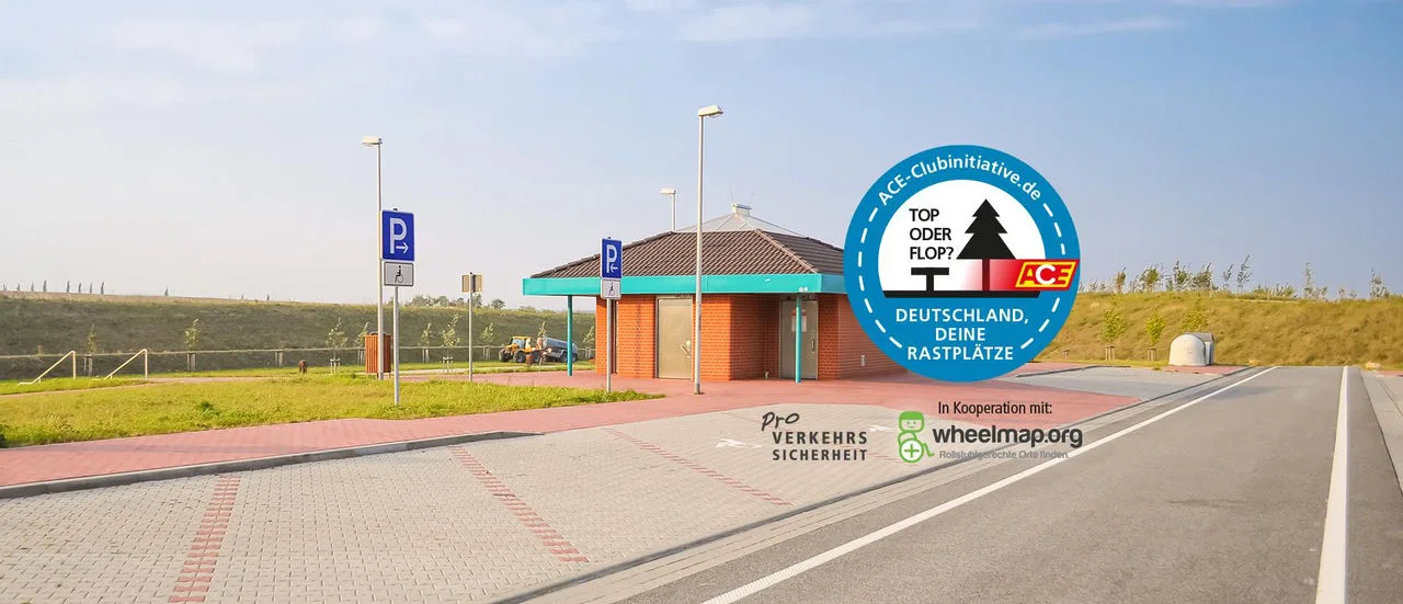 Toilettenhaus auf Autobahnrastplatz