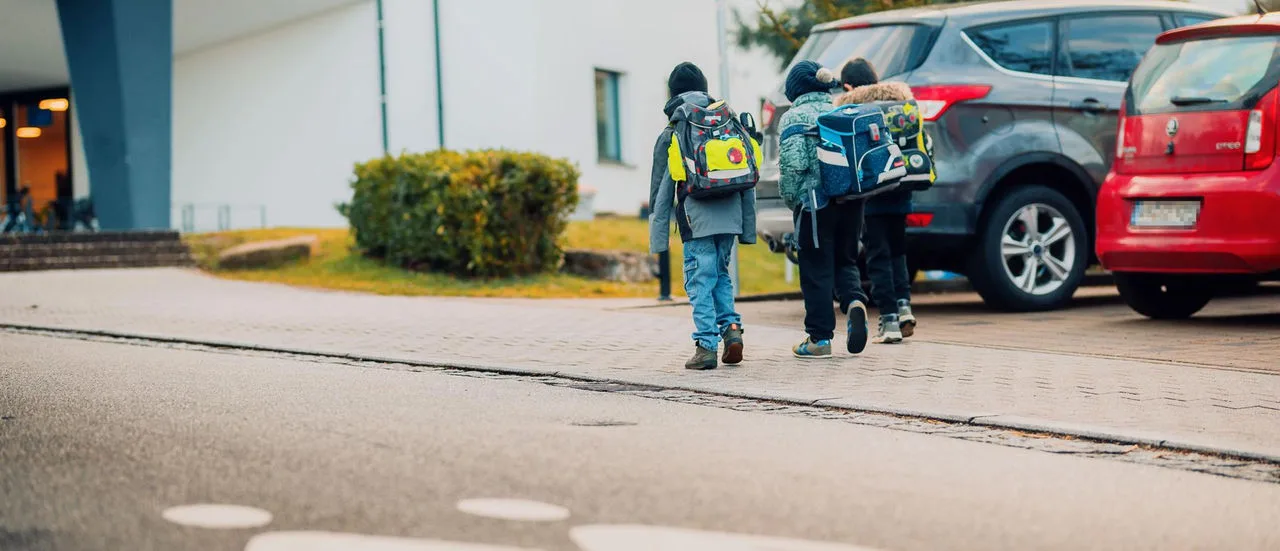Schüler auf Schulweg