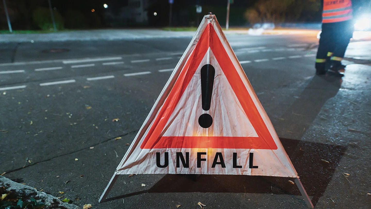 Warndreieck auf der Straße