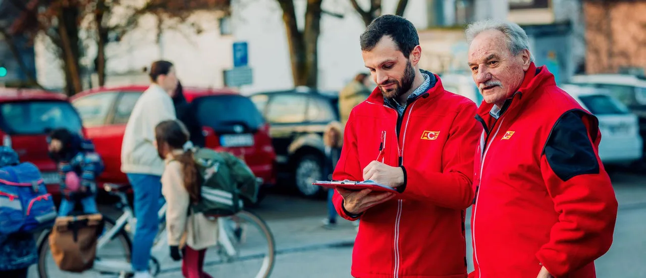 ACE Ehrenamtliche beim Check