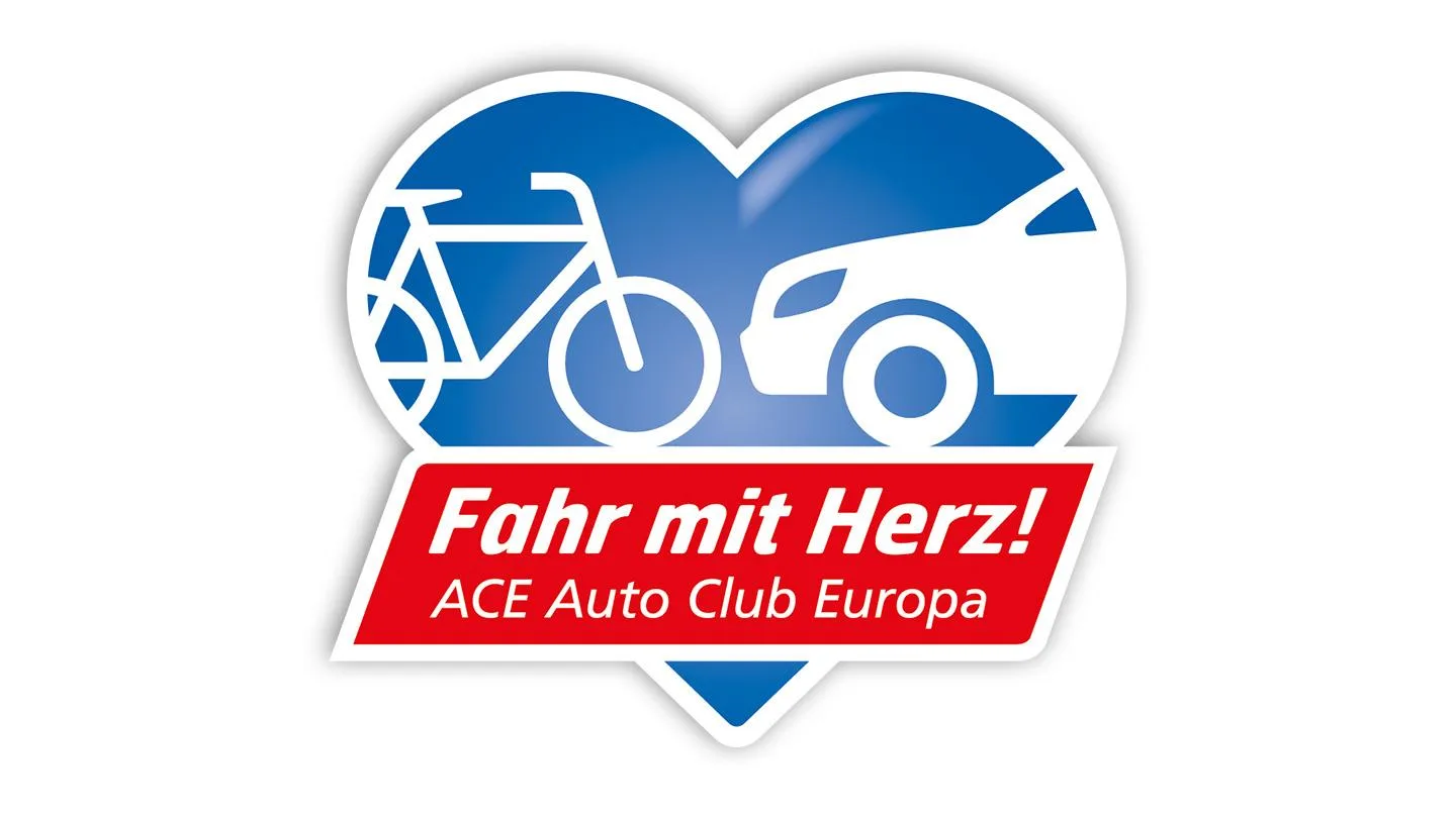 Radfahrer und Autofahrerin flirten